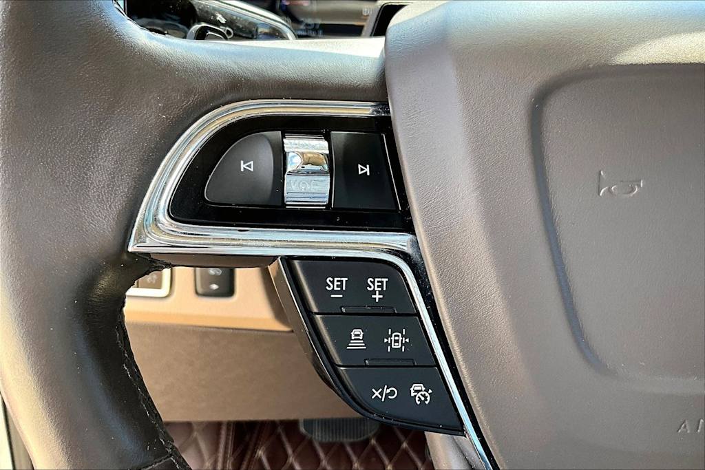 Thumbnail: 2023 Lincoln Navigator - 21