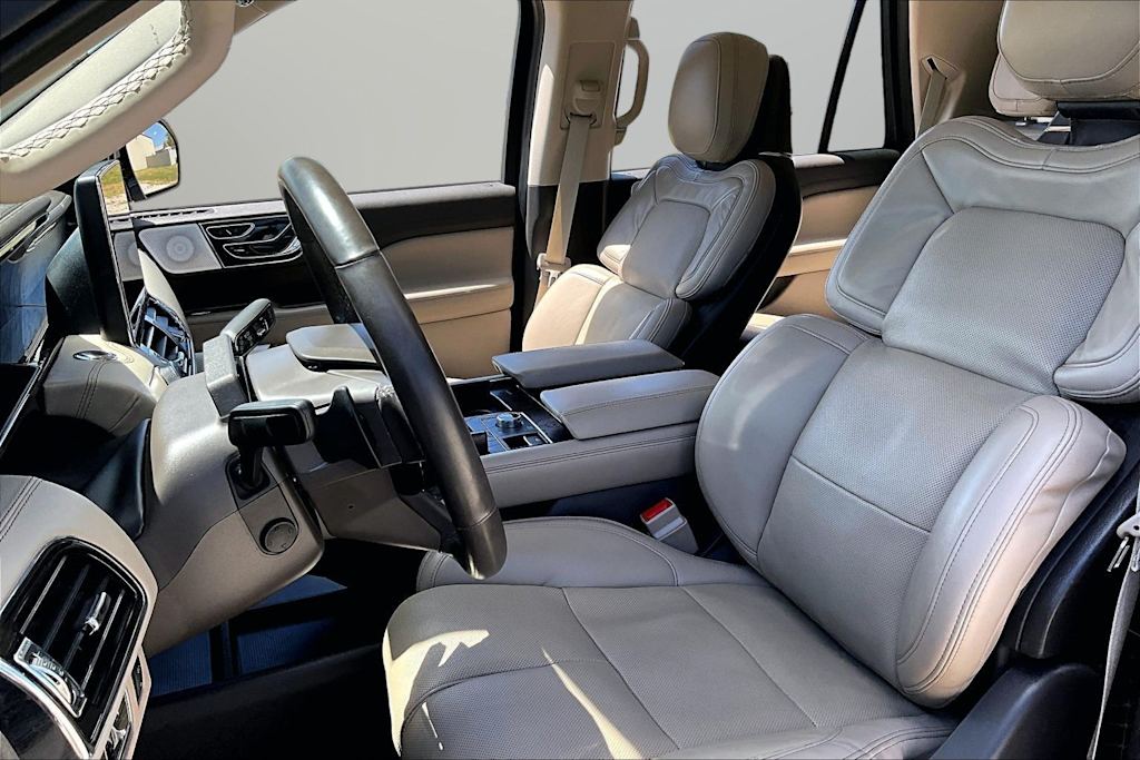 Thumbnail: 2023 Lincoln Navigator - 9