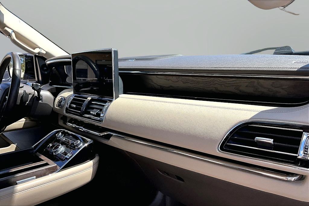 Thumbnail: 2023 Lincoln Navigator - 12