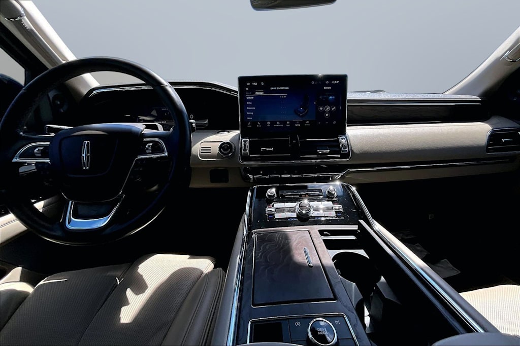 Thumbnail: 2023 Lincoln Navigator - 11