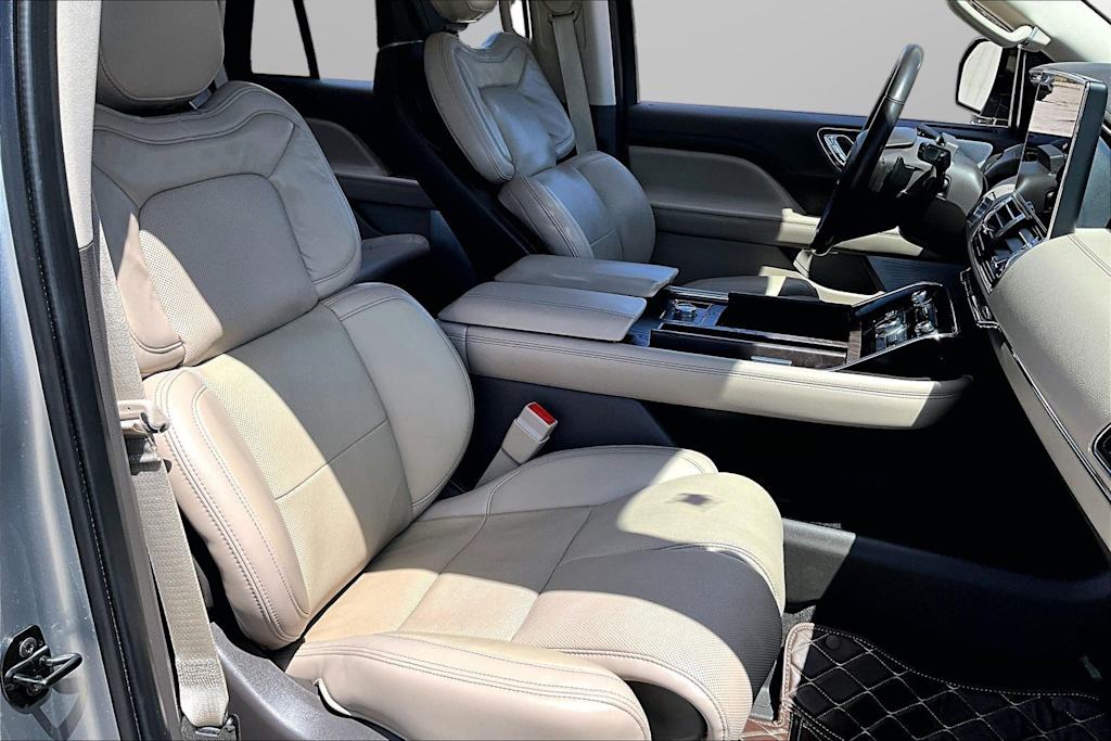 Thumbnail: 2023 Lincoln Navigator - 8
