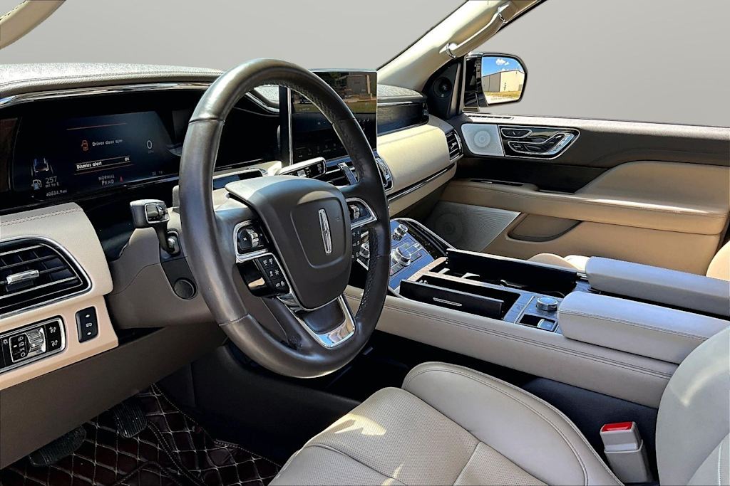 Thumbnail: 2023 Lincoln Navigator - 7