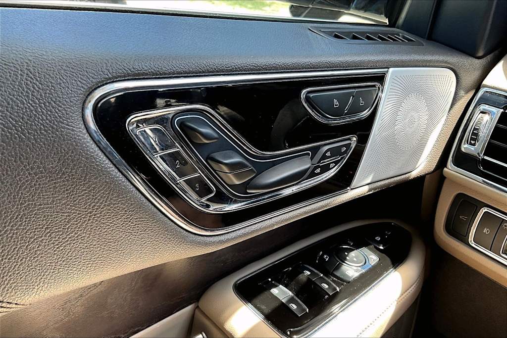 Thumbnail: 2023 Lincoln Navigator - 24