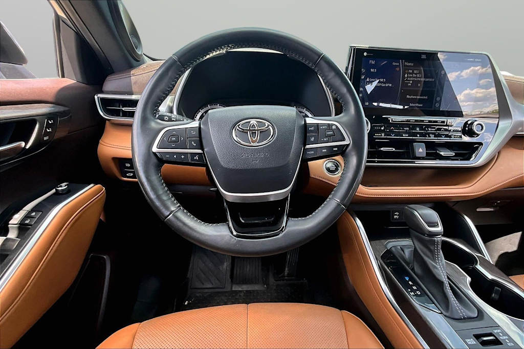 Thumbnail: 2022 Toyota Highlander - 2