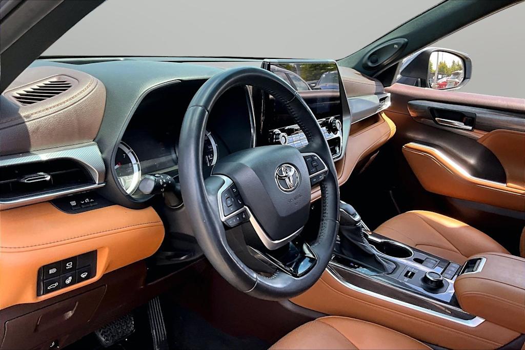 Thumbnail: 2022 Toyota Highlander - 7