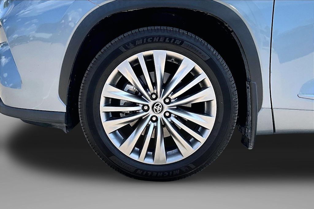 Thumbnail: 2022 Toyota Highlander - 6