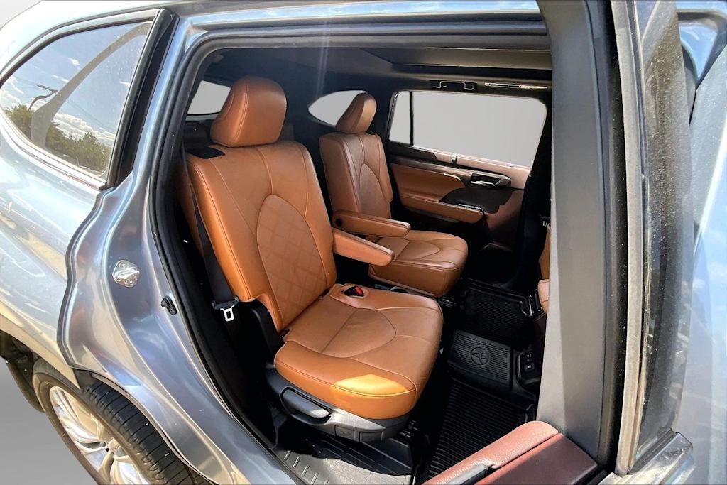Thumbnail: 2022 Toyota Highlander - 27