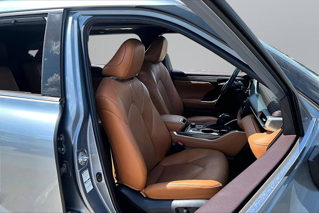 Thumbnail: 2022 Toyota Highlander - 8