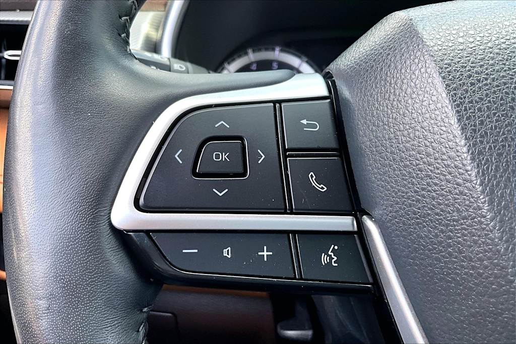 Thumbnail: 2022 Toyota Highlander - 21