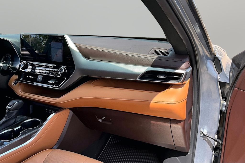 Thumbnail: 2022 Toyota Highlander - 19