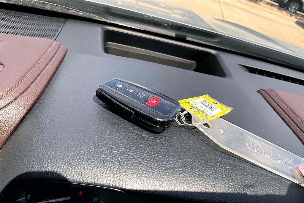 Thumbnail: 2022 Toyota Highlander - 15