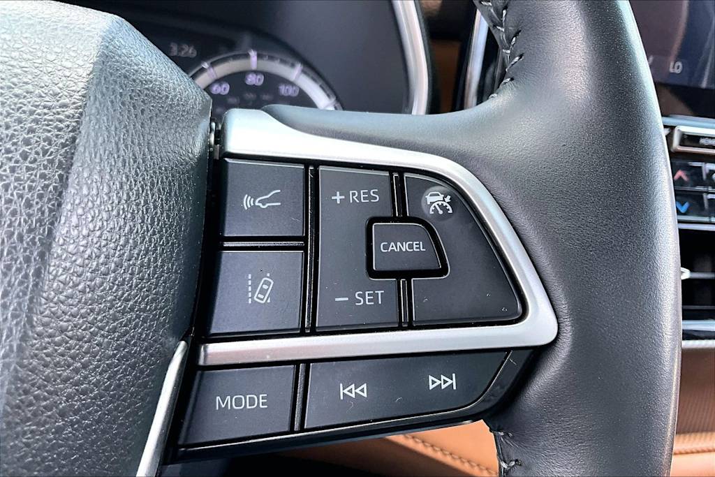 Thumbnail: 2022 Toyota Highlander - 22