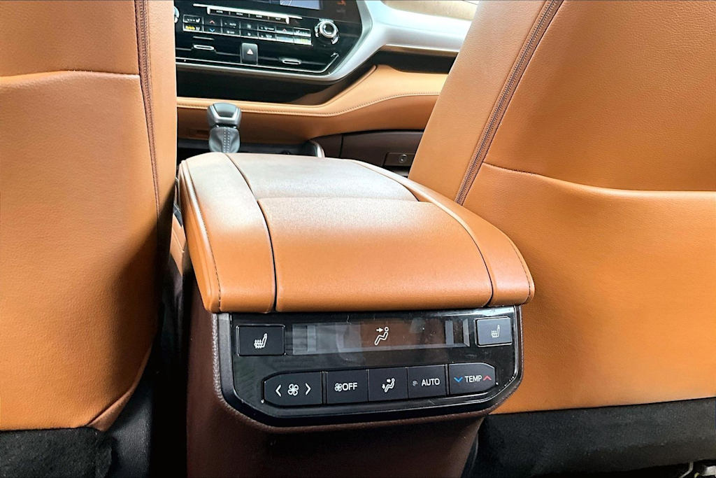 Thumbnail: 2022 Toyota Highlander - 25