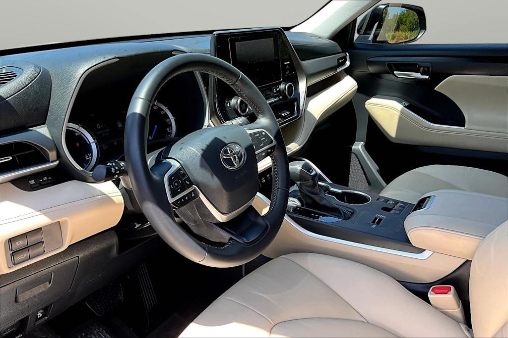 Thumbnail: 2025 Toyota Highlander - 7
