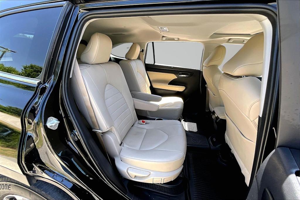 Thumbnail: 2025 Toyota Highlander - 27