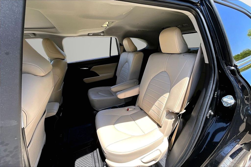 Thumbnail: 2025 Toyota Highlander - 10