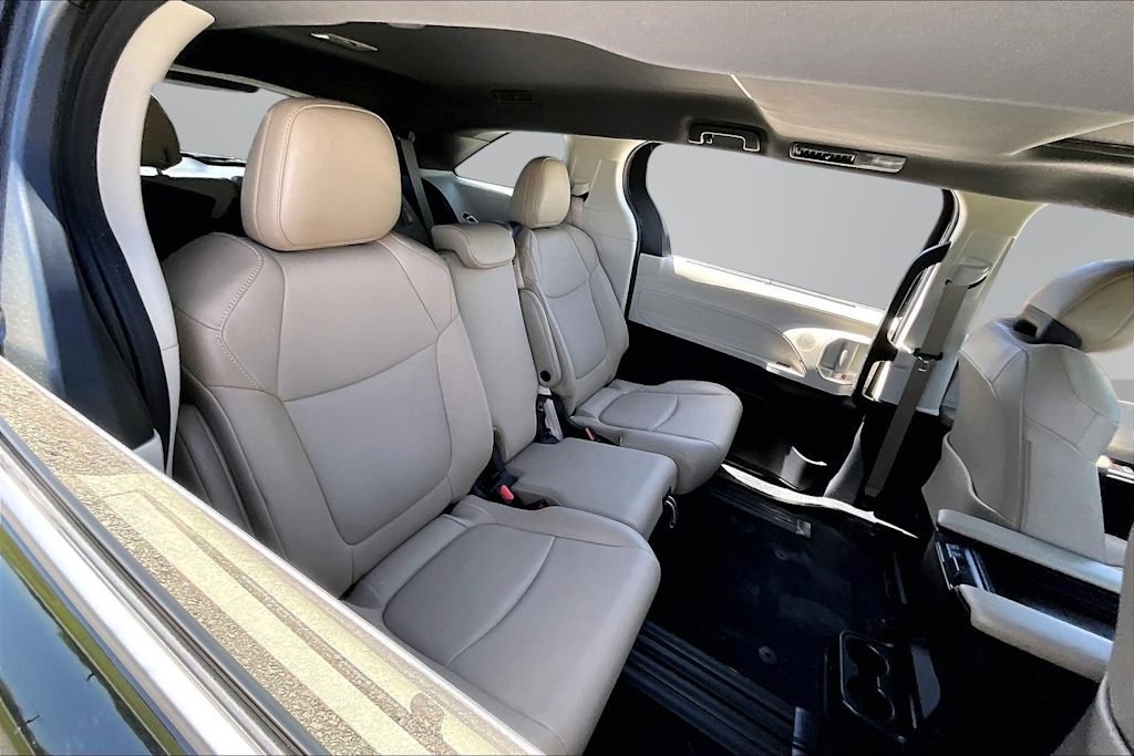 Thumbnail: 2022 Toyota Sienna - 27