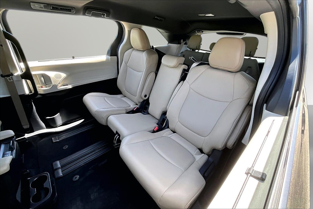 Thumbnail: 2022 Toyota Sienna - 26