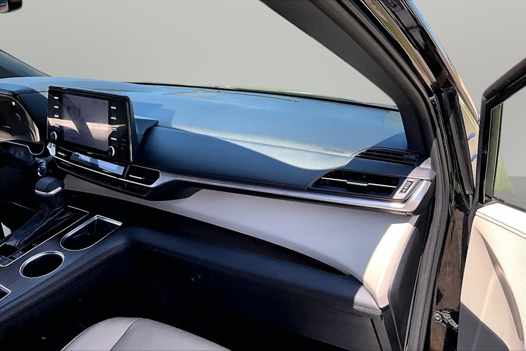 Thumbnail: 2022 Toyota Sienna - 12