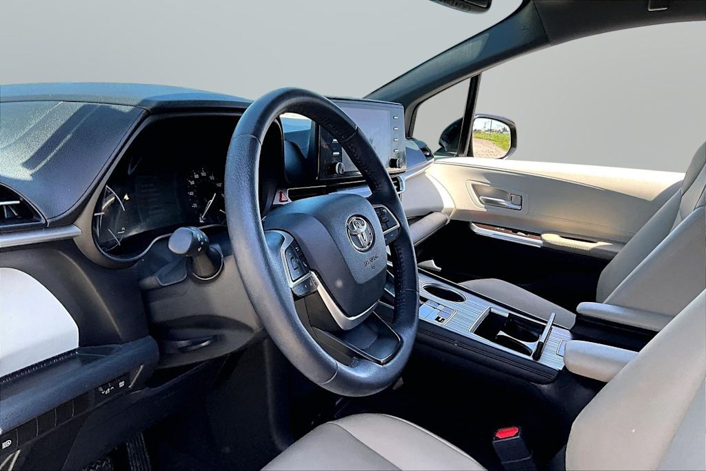 Thumbnail: 2022 Toyota Sienna - 8
