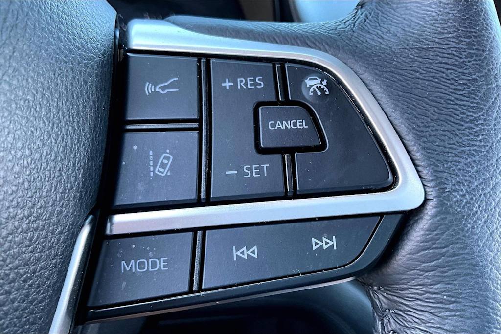 Thumbnail: 2022 Toyota Sienna - 22