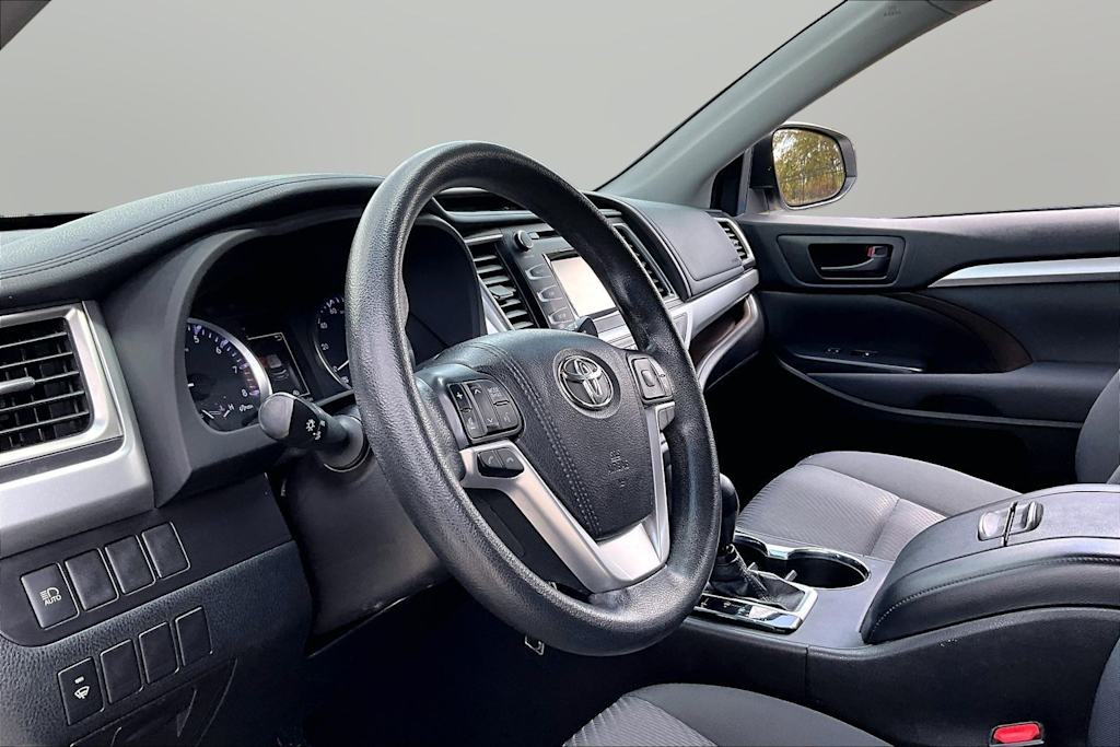 Thumbnail: 2018 Toyota Highlander - 8