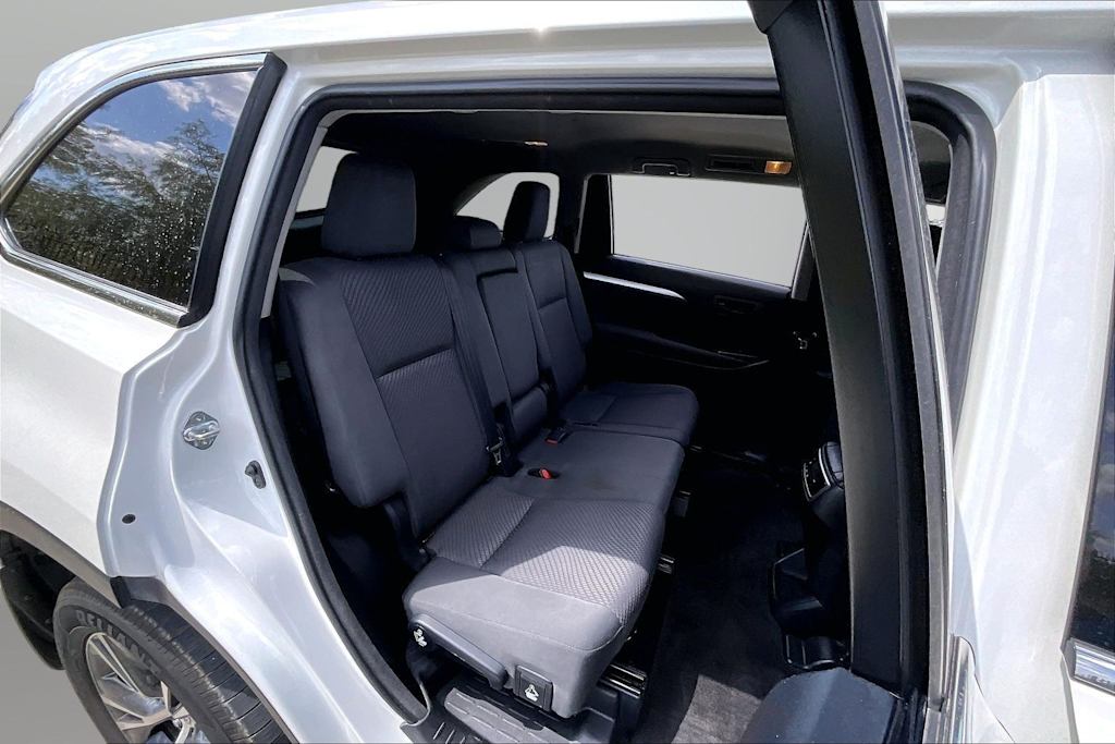 Thumbnail: 2018 Toyota Highlander - 27