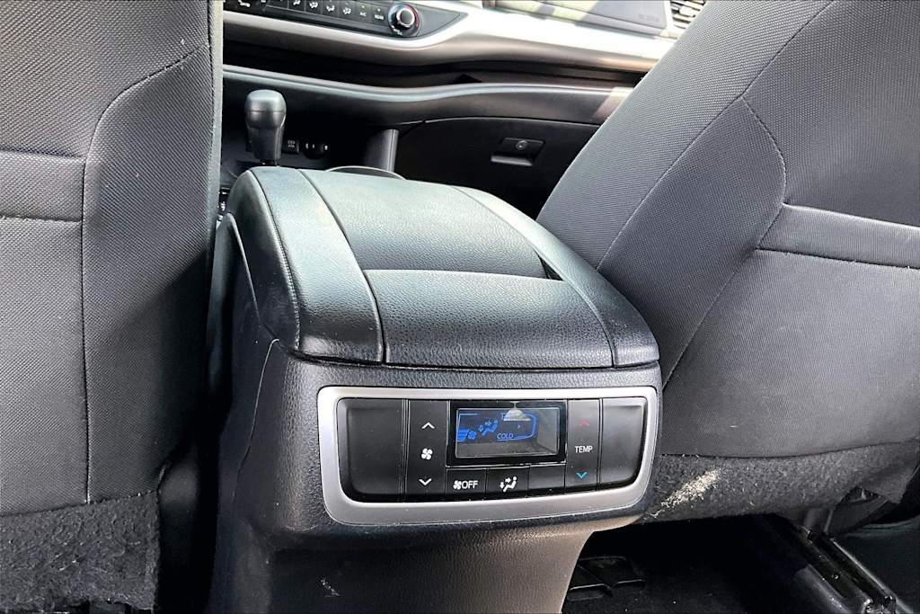 Thumbnail: 2018 Toyota Highlander - 25