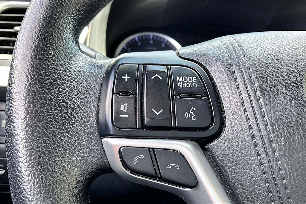 Thumbnail: 2018 Toyota Highlander - 21