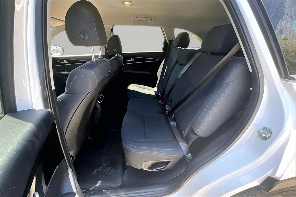 Thumbnail: 2020 Kia Sorento - 10