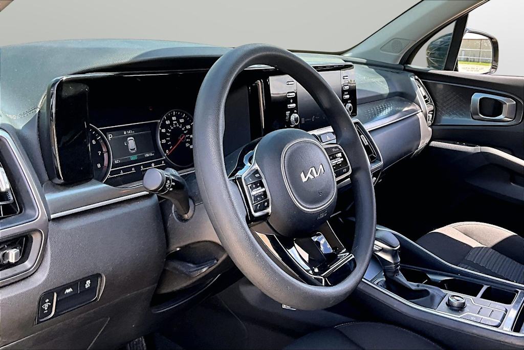 Thumbnail: 2023 Kia Sorento - 8
