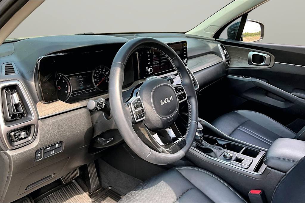 Thumbnail: 2023 Kia Sorento - 8