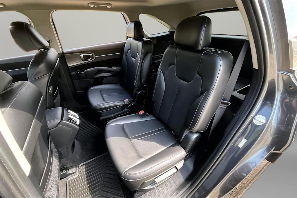 Thumbnail: 2023 Kia Sorento - 11