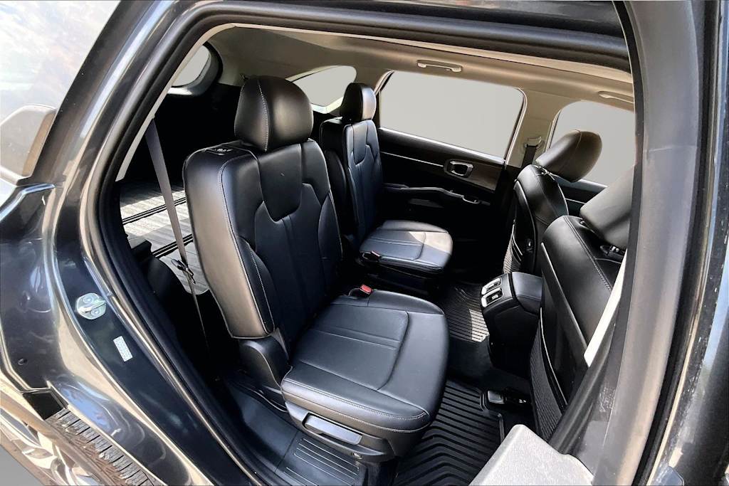 Thumbnail: 2023 Kia Sorento - 28
