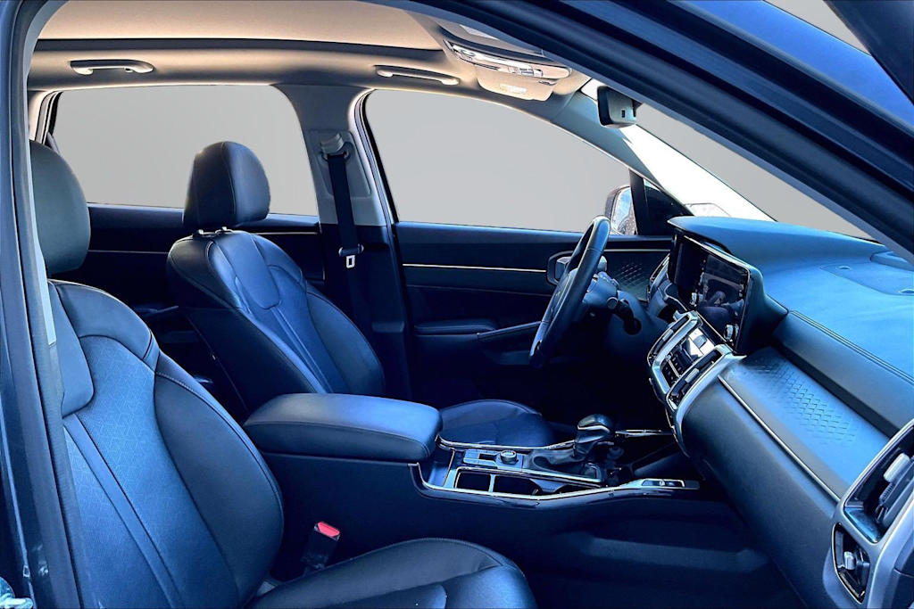 Thumbnail: 2023 Kia Sorento - 8