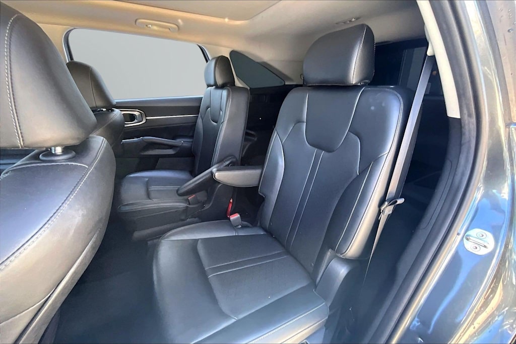 Thumbnail: 2023 Kia Sorento - 10