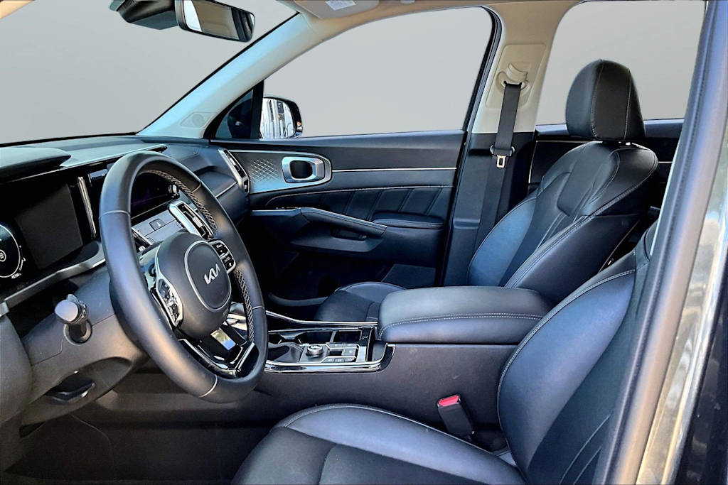 Thumbnail: 2023 Kia Sorento - 9