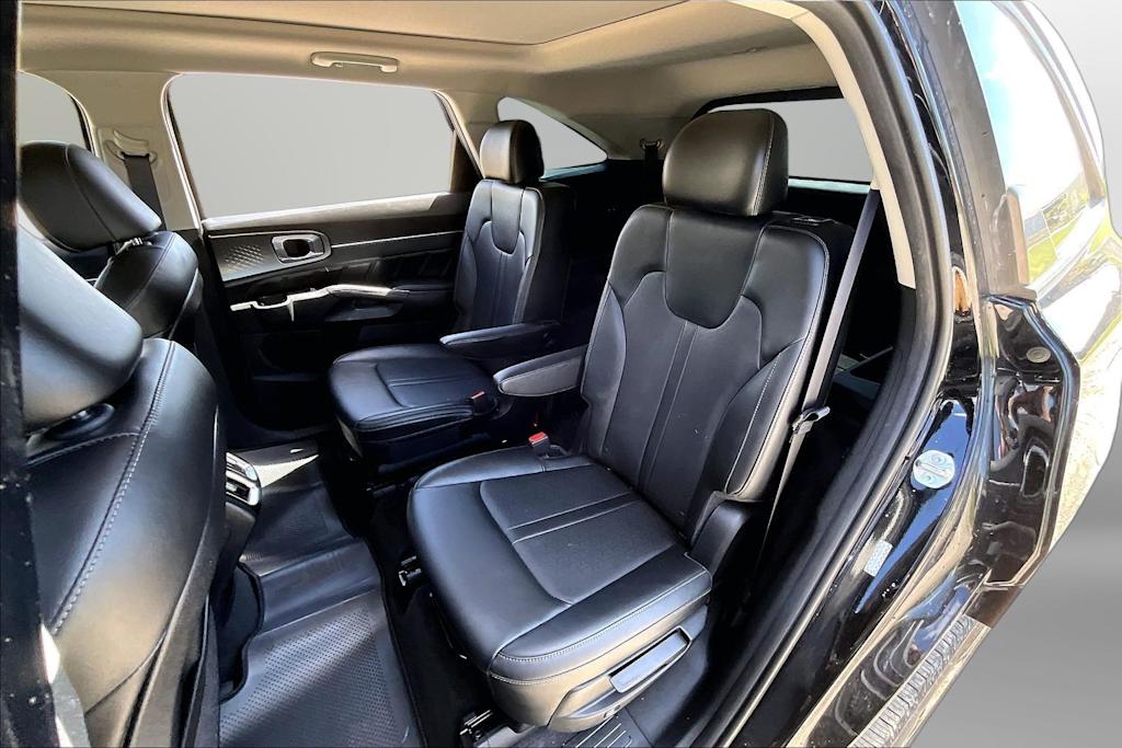Thumbnail: 2023 Kia Sorento - 11