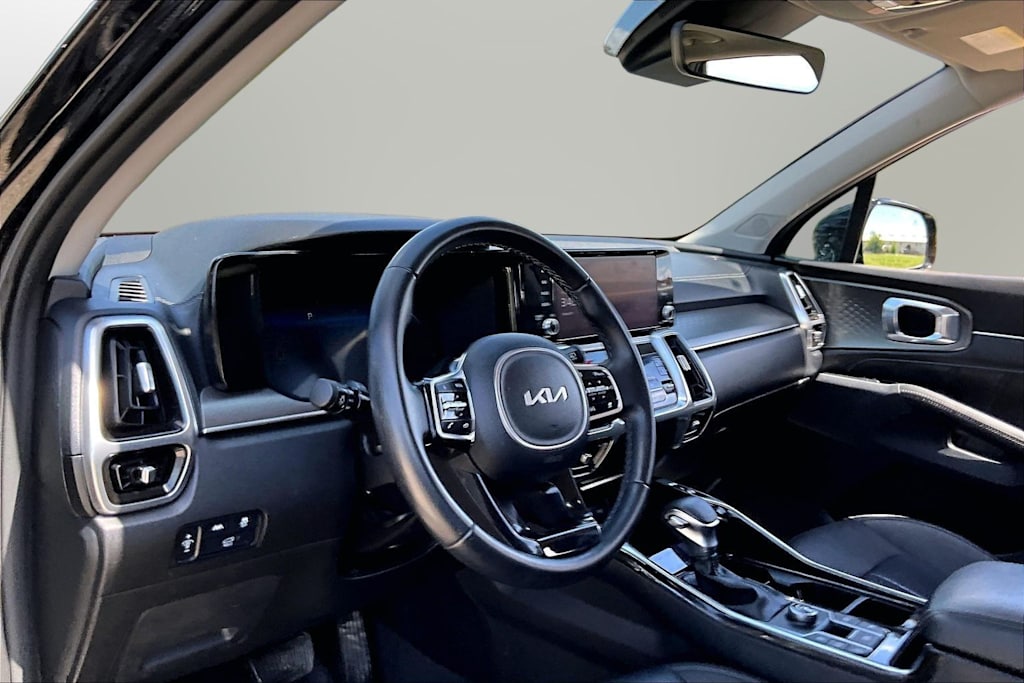 Thumbnail: 2023 Kia Sorento - 8