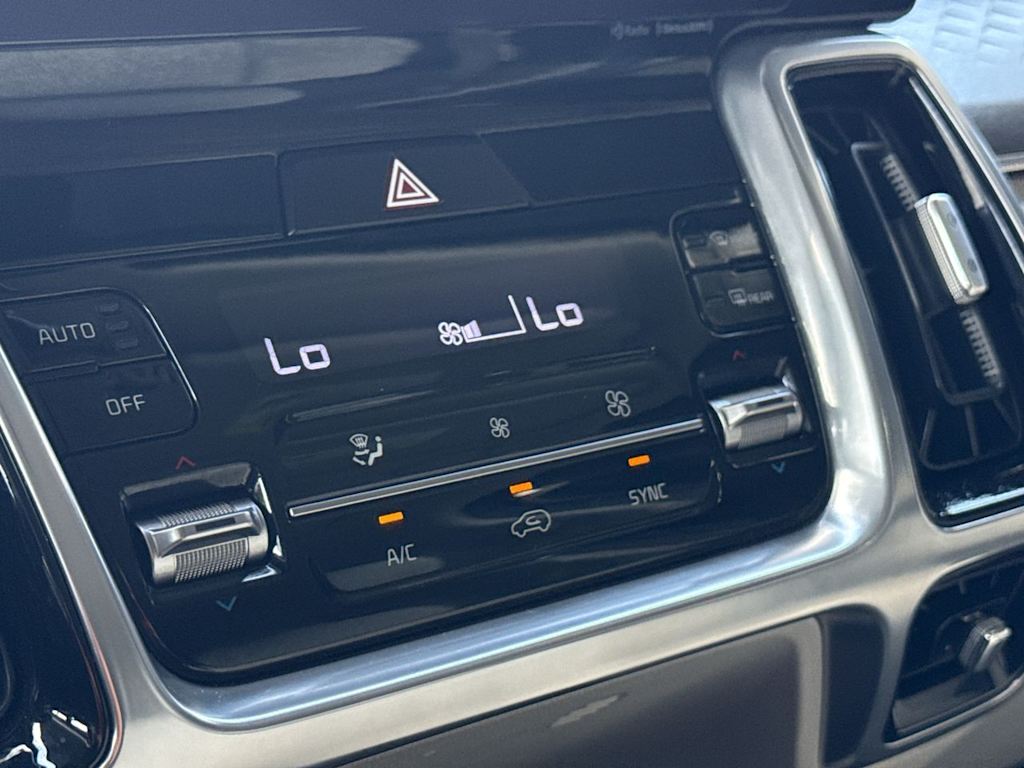 Thumbnail: 2023 Kia Sorento - 26