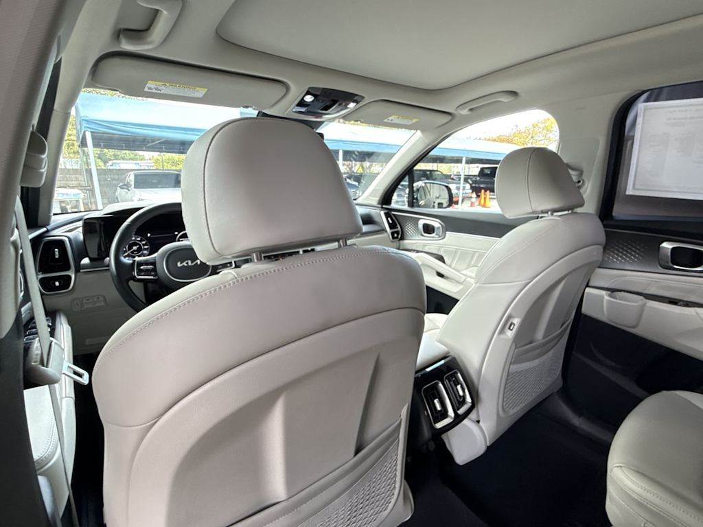 Thumbnail: 2023 Kia Sorento - 27