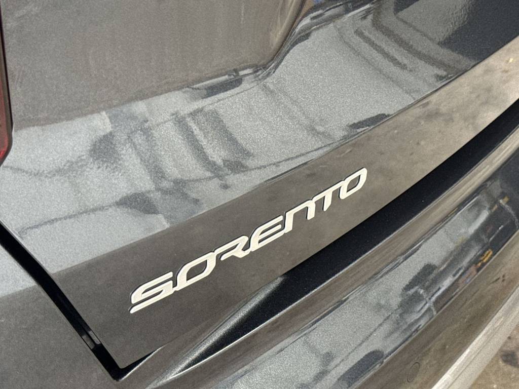 Thumbnail: 2023 Kia Sorento - 7