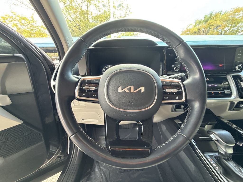 Thumbnail: 2023 Kia Sorento - 10