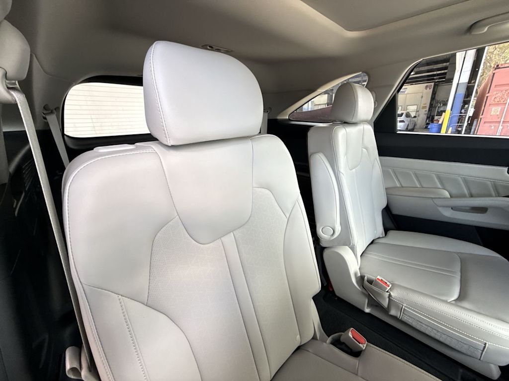 Thumbnail: 2023 Kia Sorento - 28