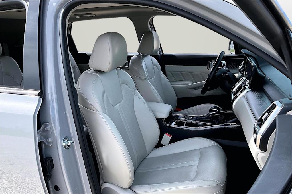 Thumbnail: 2022 Kia Sorento - 9