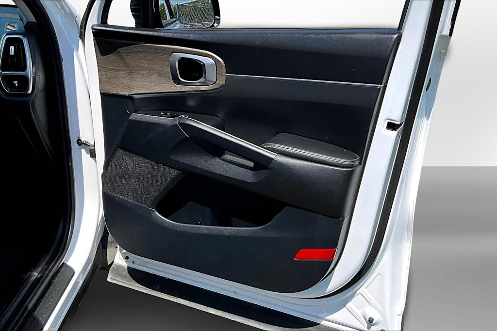 Thumbnail: 2023 Kia Sorento - 22