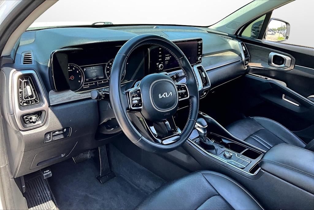 Thumbnail: 2023 Kia Sorento - 8