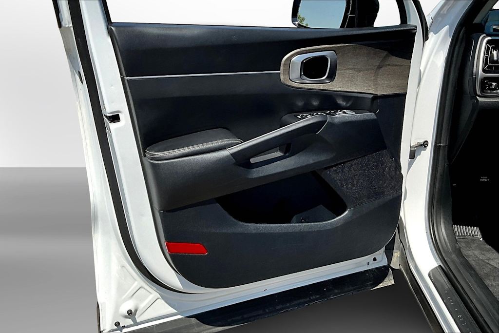 Thumbnail: 2023 Kia Sorento - 21