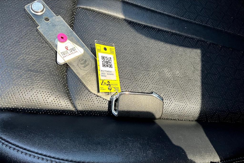 Thumbnail: 2023 Kia Sorento - 16