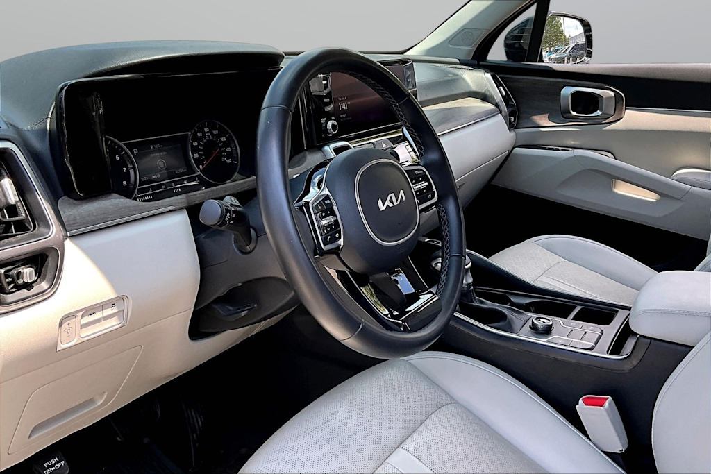 Thumbnail: 2023 Kia Sorento - 6